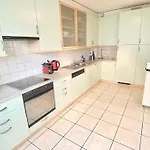 Close To The And Very Spacious 3 Bedroom Διαμέρισμα *