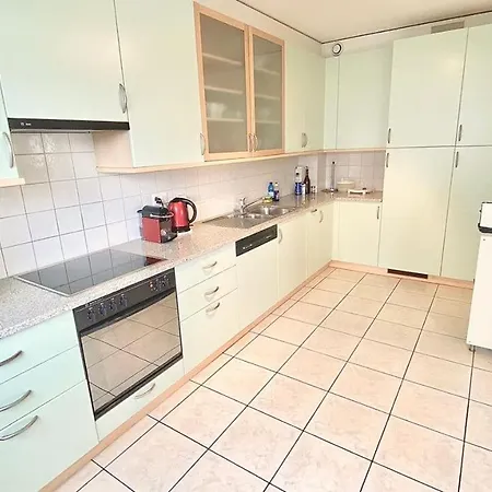 Close To The And Very Spacious 3 Bedroom 公寓 *
