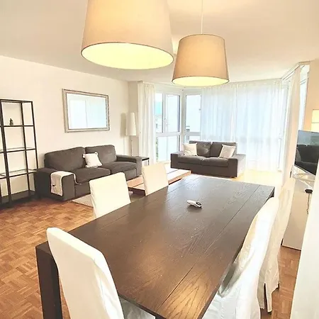 Apartment Close To The And Very Spacious 3 Bedroom *