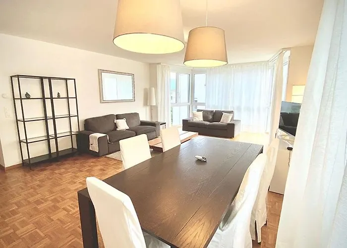 Lejlighed Close To The And Very Spacious 3 Bedroom *